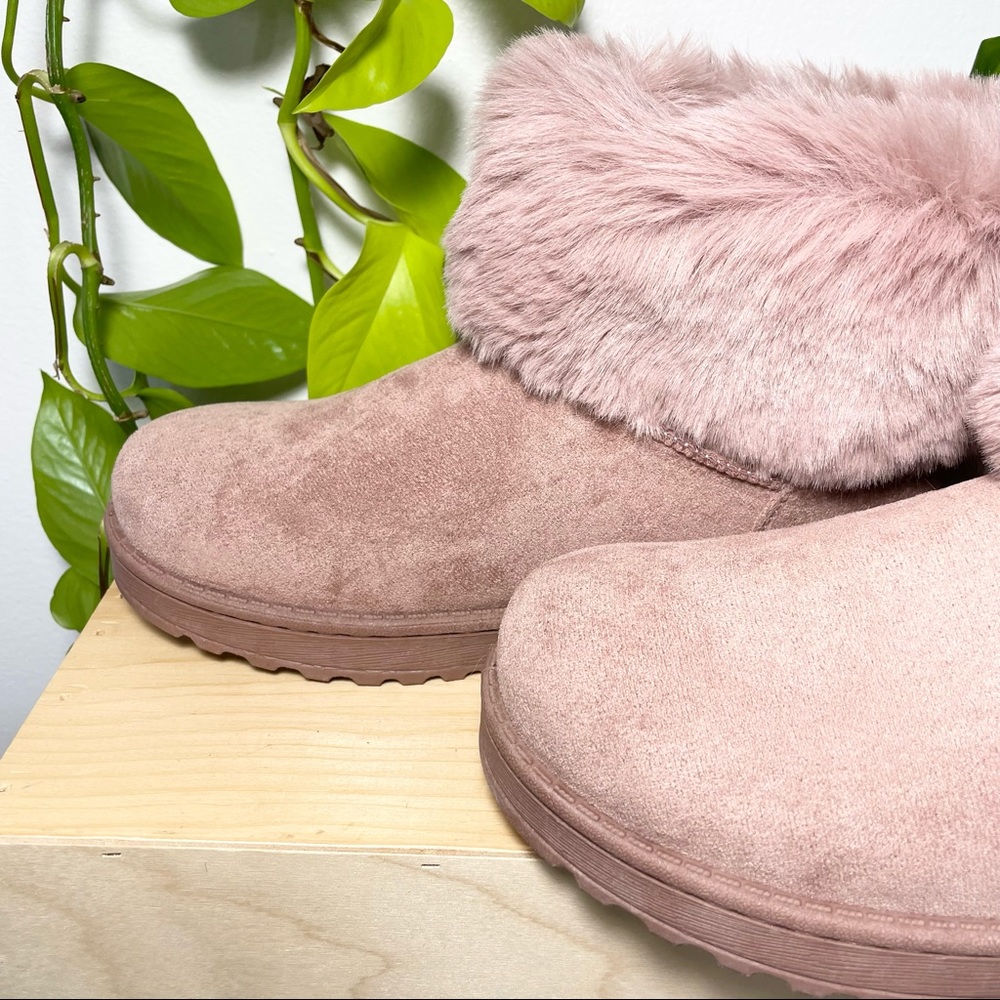 NWT 7.5, light pink fuzzy fur booties - Picture 2 of 9